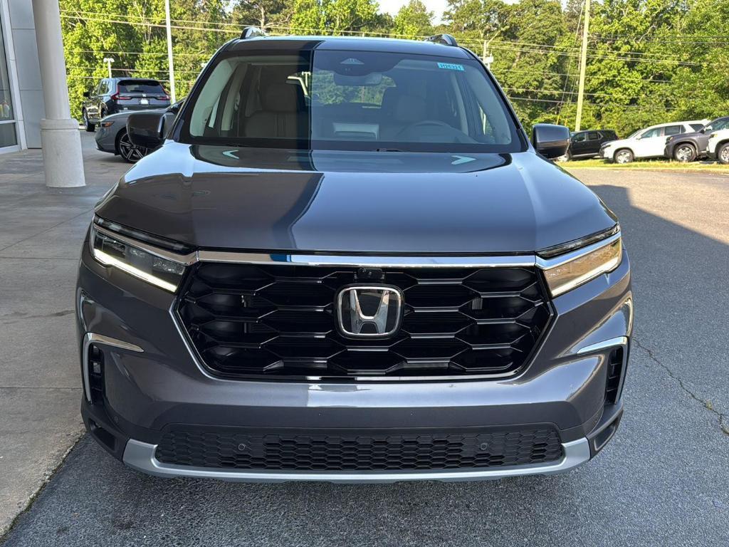 new 2025 Honda Pilot car, priced at $55,260
