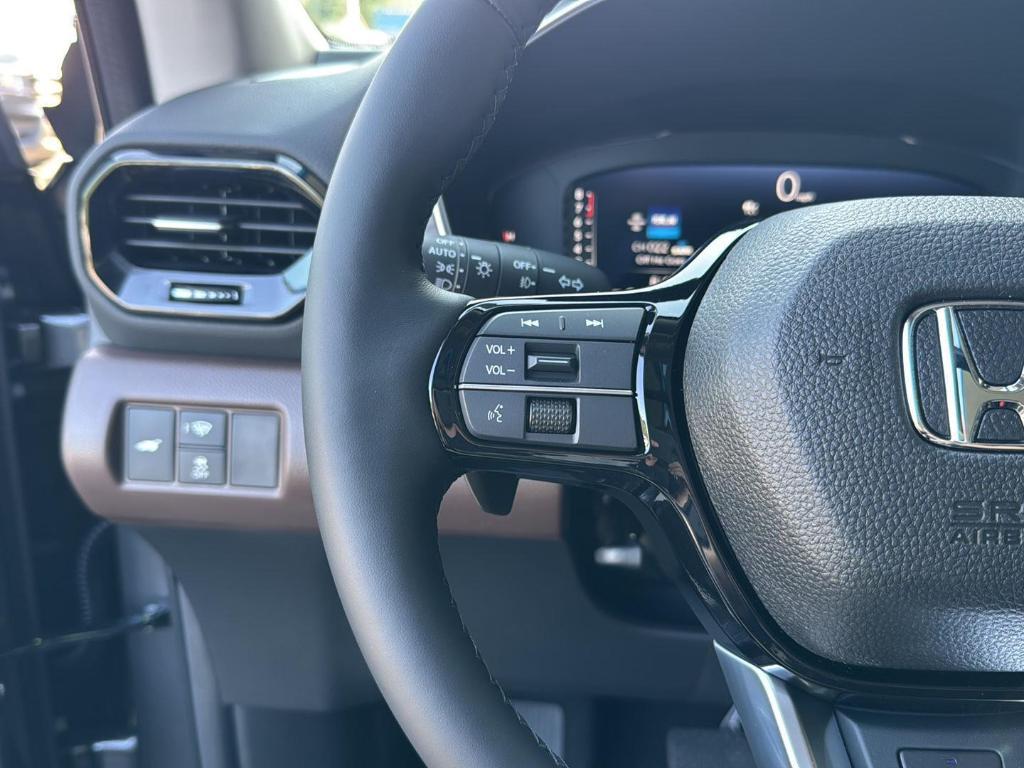 new 2025 Honda Pilot car, priced at $55,260