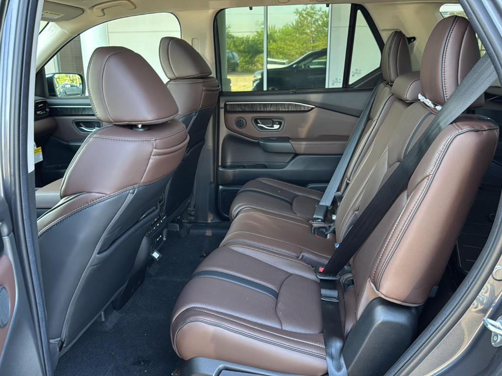 new 2025 Honda Pilot car, priced at $55,260