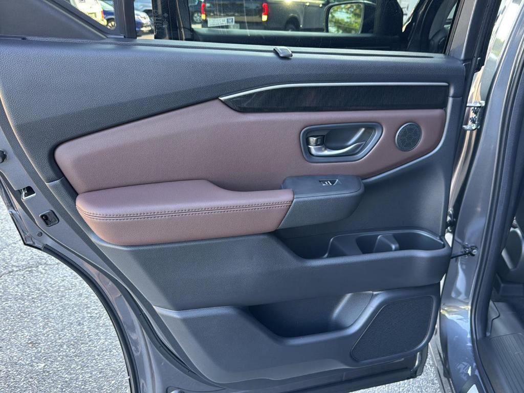 new 2025 Honda Pilot car, priced at $55,260
