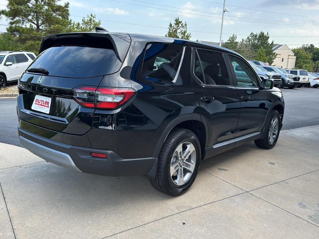 new 2025 Honda Pilot car, priced at $44,995