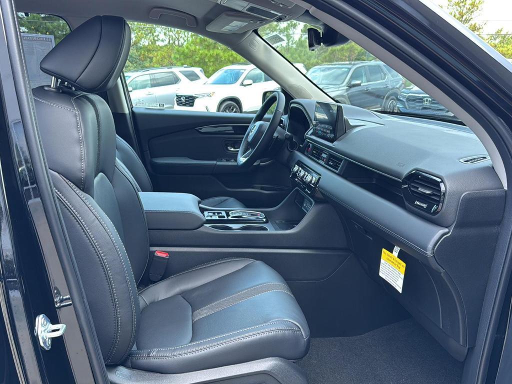 new 2025 Honda Pilot car, priced at $44,995
