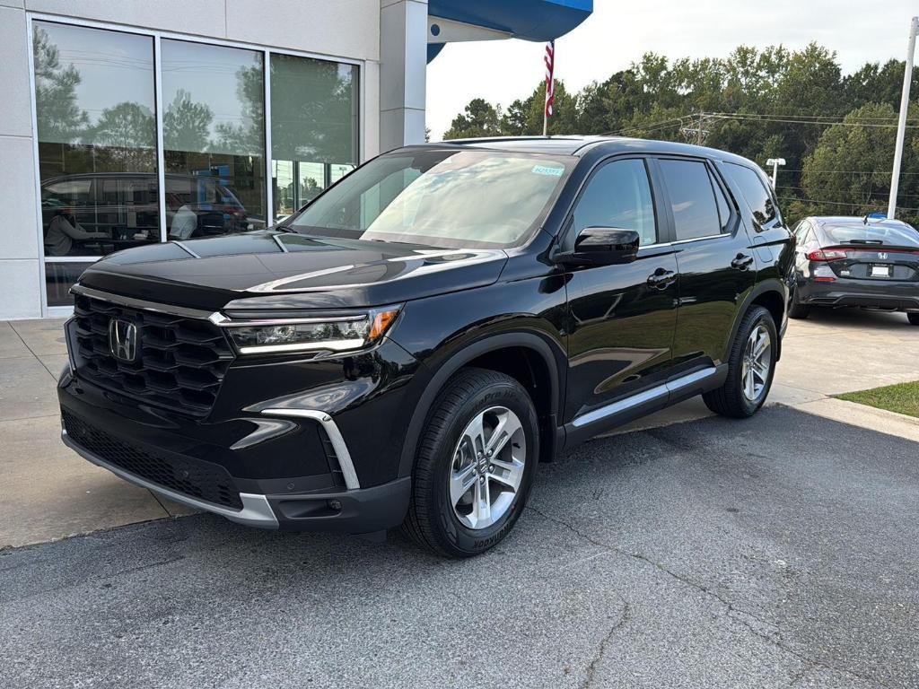 new 2025 Honda Pilot car, priced at $44,995