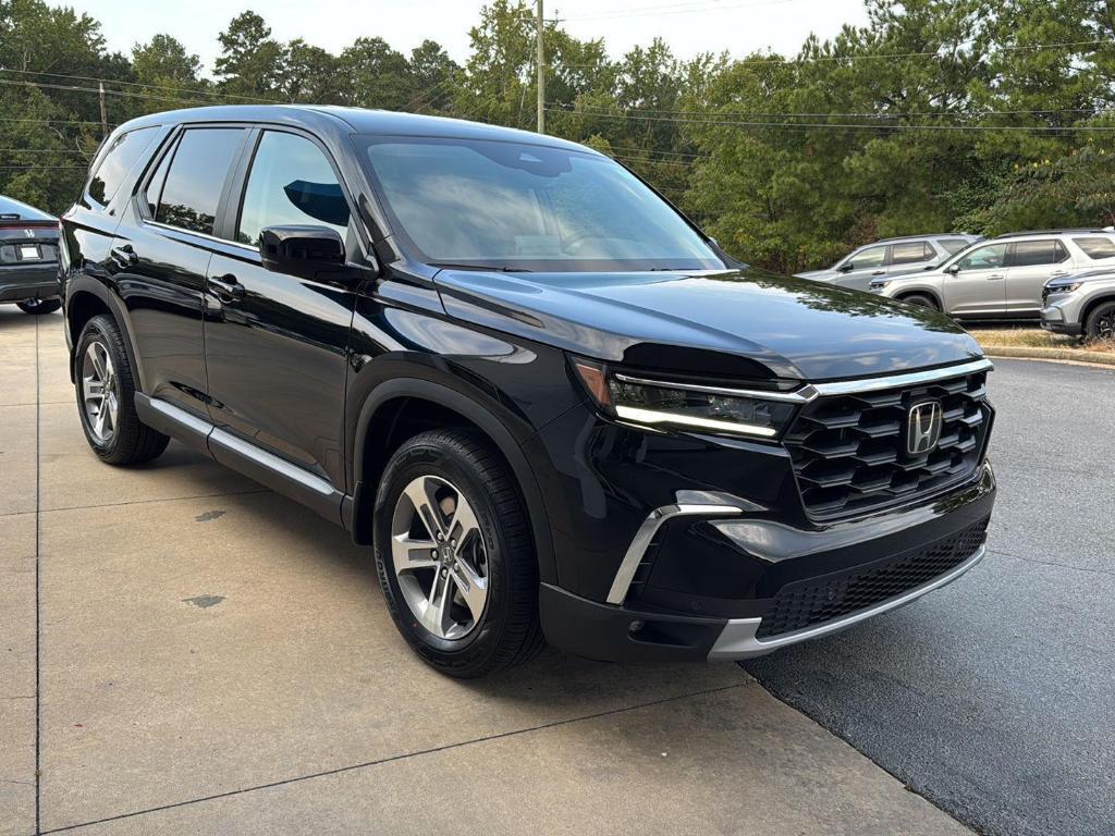 new 2025 Honda Pilot car, priced at $44,995