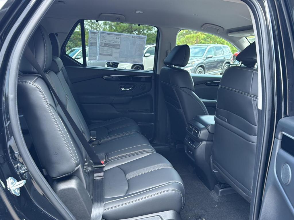 new 2025 Honda Pilot car, priced at $44,995