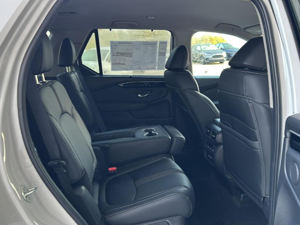 new 2025 Honda Pilot car, priced at $47,450