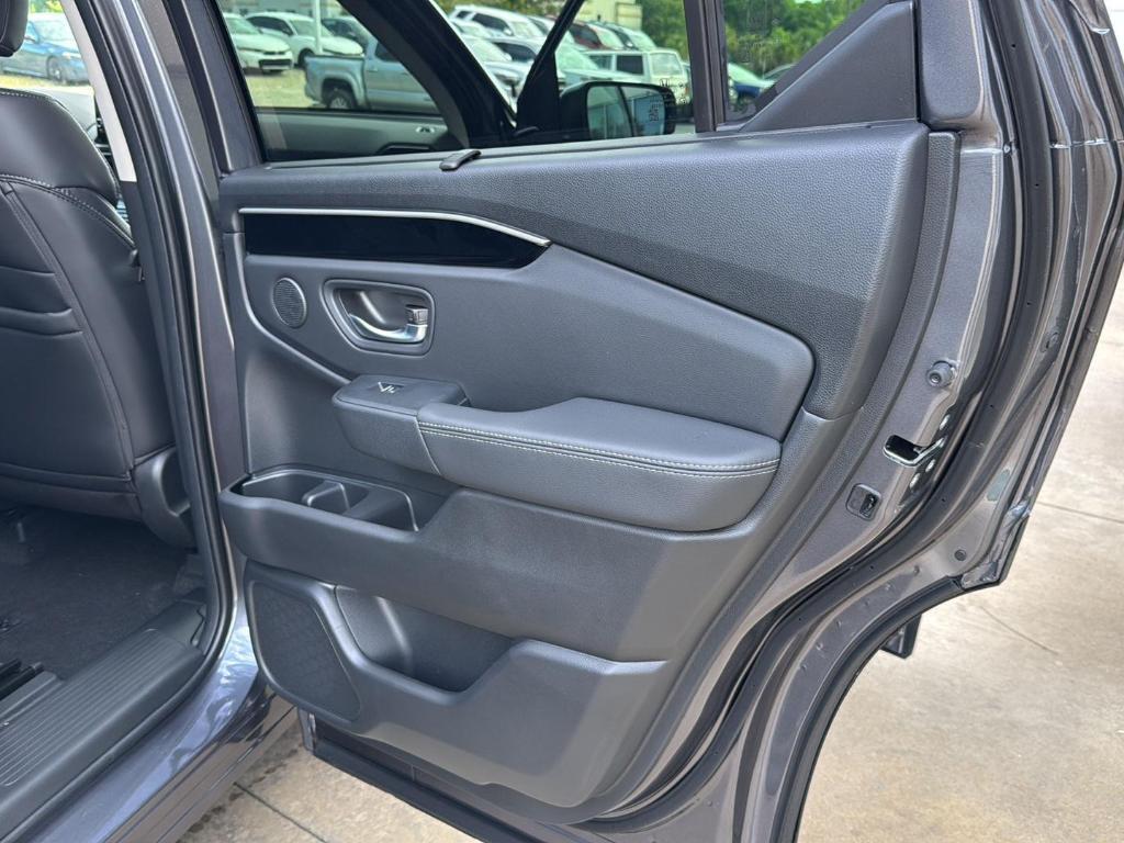 new 2025 Honda Pilot car, priced at $50,850