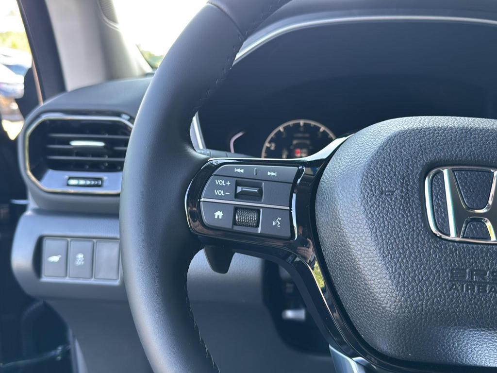 new 2025 Honda Pilot car, priced at $44,950