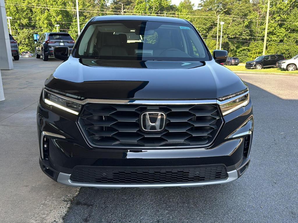 new 2025 Honda Pilot car, priced at $44,950