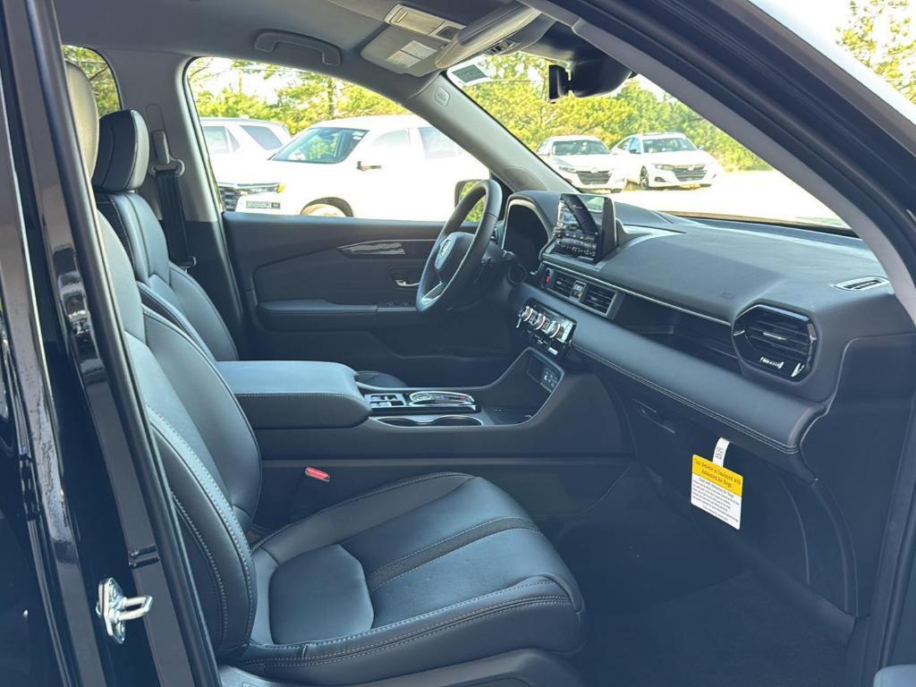new 2025 Honda Pilot car, priced at $44,950