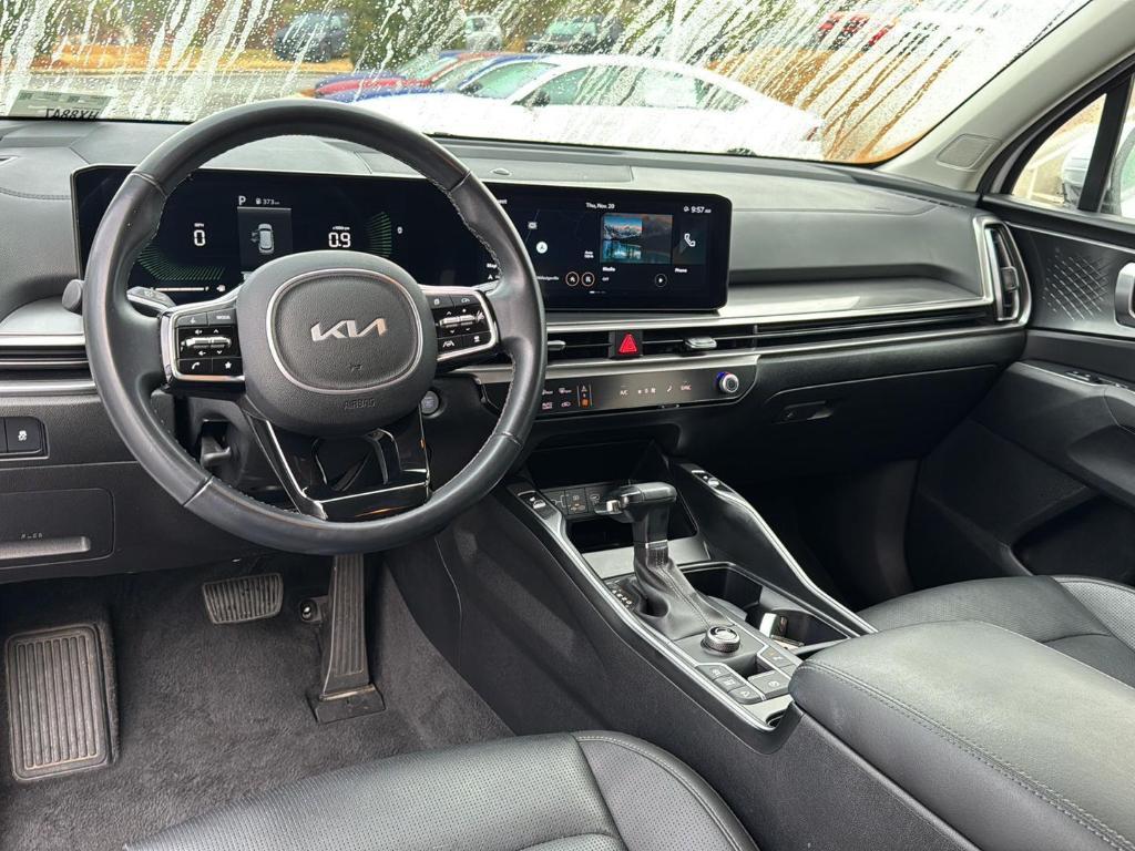used 2024 Kia Sorento car, priced at $28,000