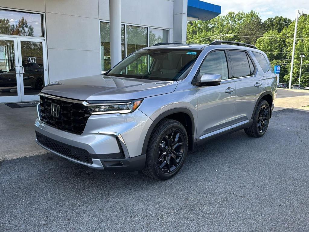 new 2025 Honda Pilot car, priced at $52,950