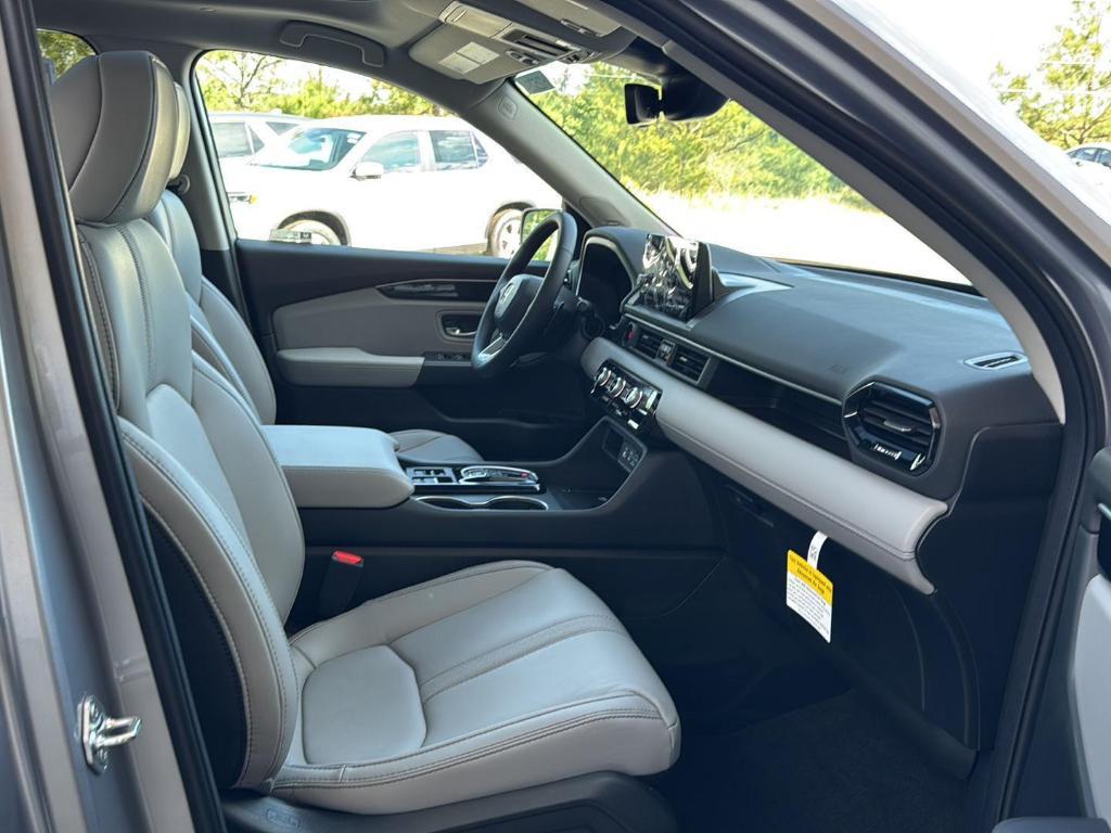 new 2025 Honda Pilot car, priced at $52,950