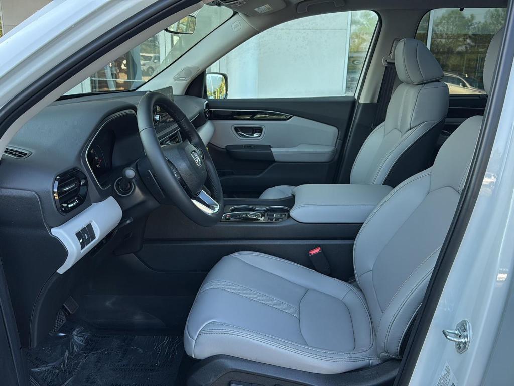 new 2025 Honda Pilot car, priced at $53,450