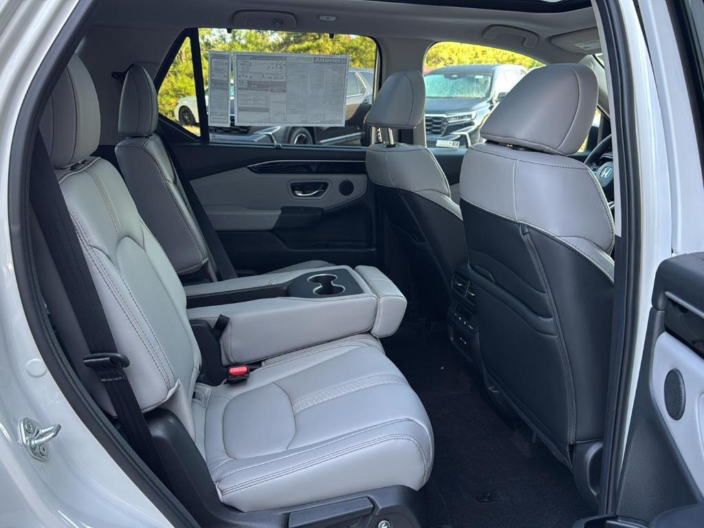new 2025 Honda Pilot car, priced at $53,450