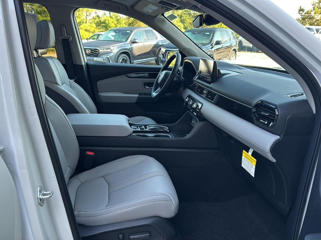 new 2025 Honda Pilot car, priced at $53,450