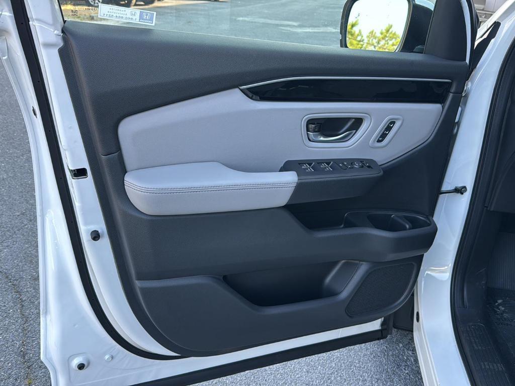 new 2025 Honda Pilot car, priced at $53,450