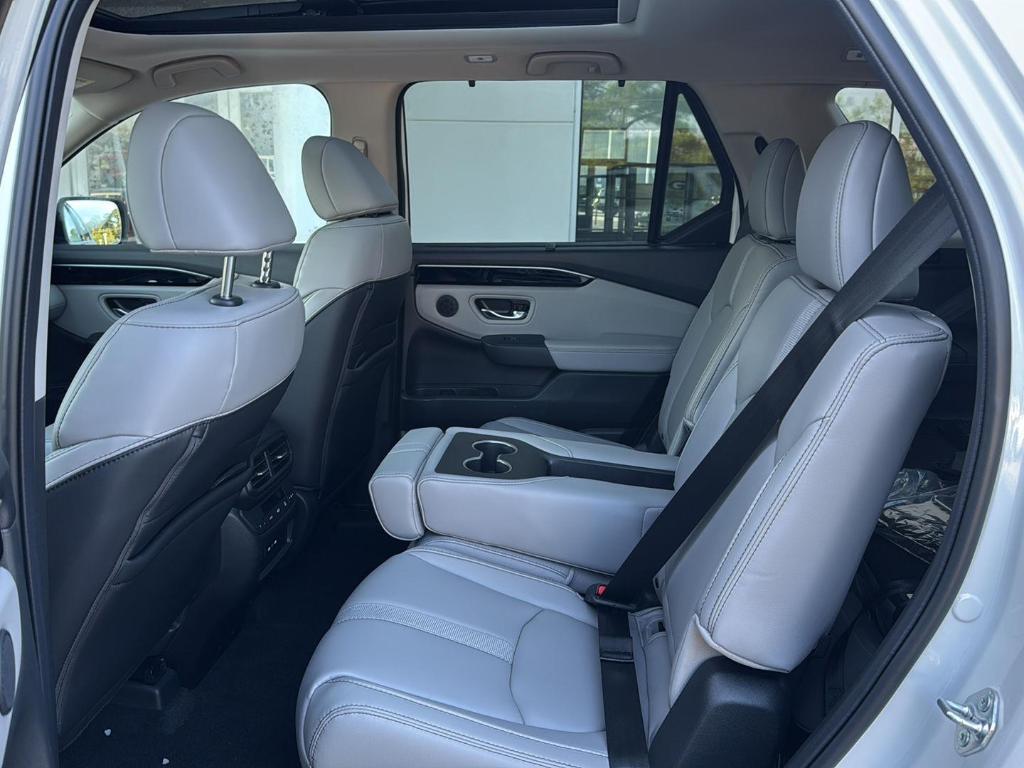 new 2025 Honda Pilot car, priced at $53,450