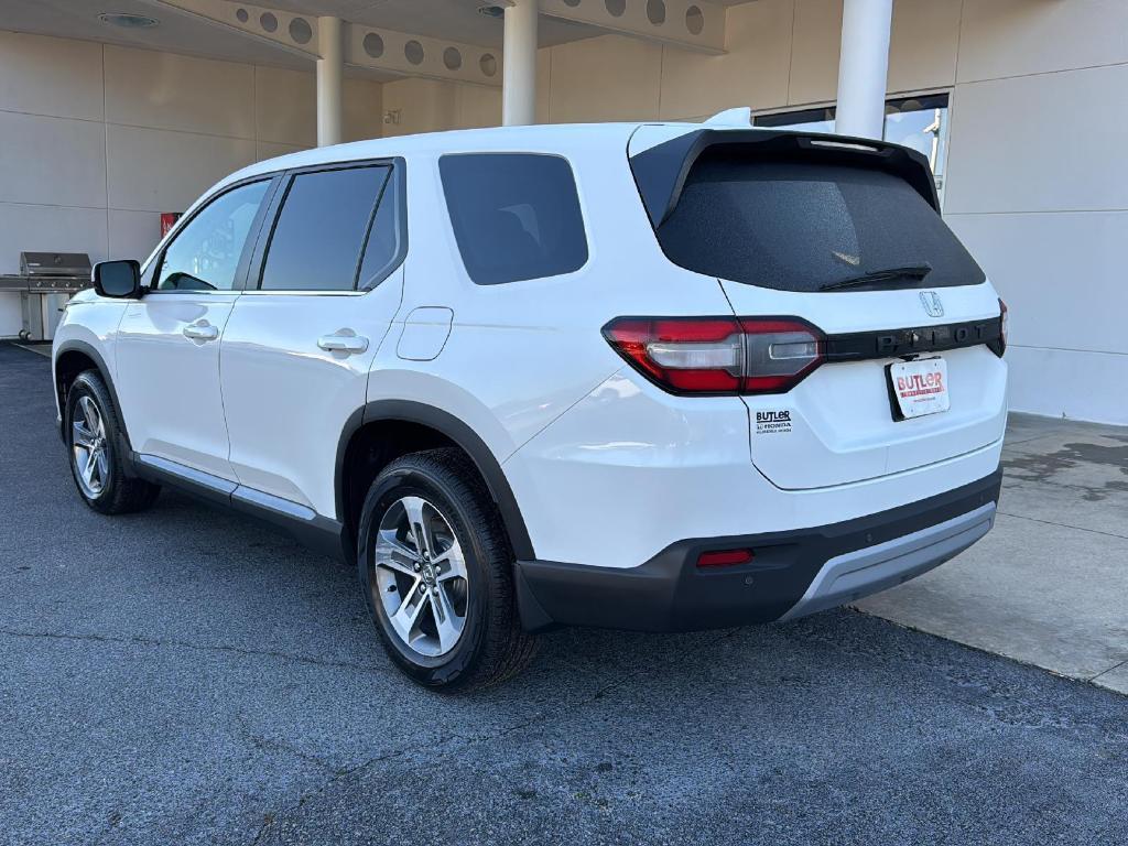 new 2025 Honda Pilot car, priced at $45,405