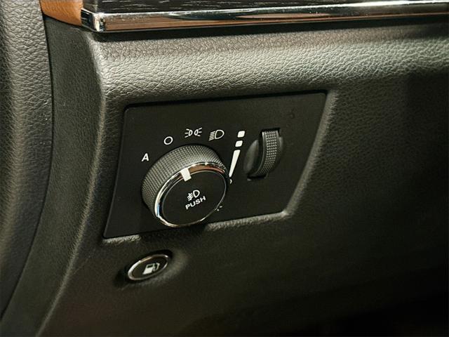 used 2016 Jeep Grand Cherokee car, priced at $15,900