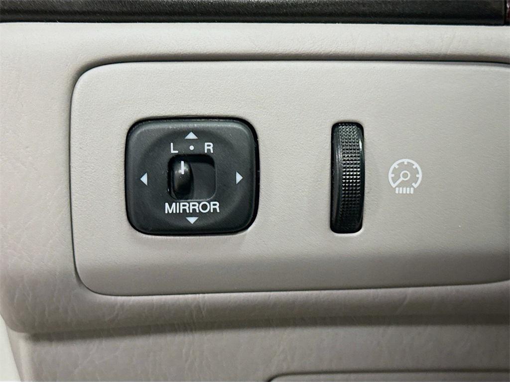 used 2004 Lexus ES 330 car, priced at $8,995