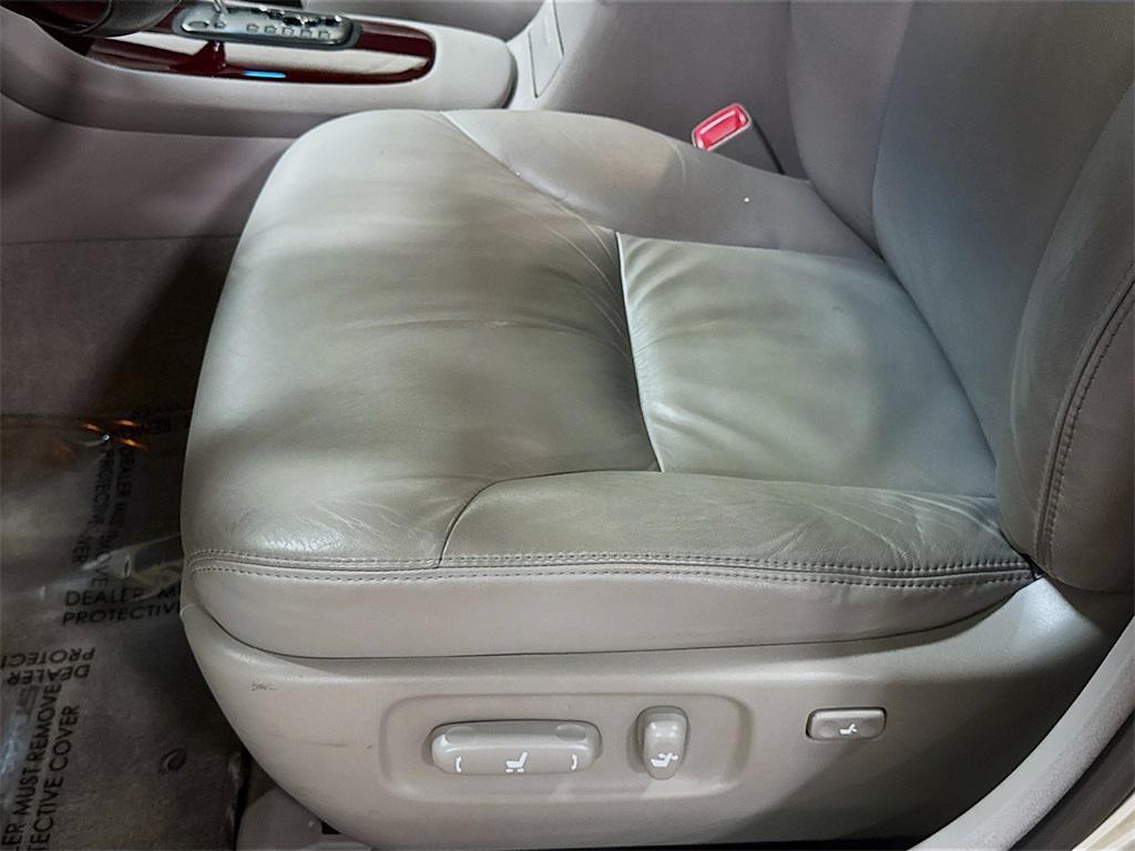 used 2004 Lexus ES 330 car, priced at $8,995