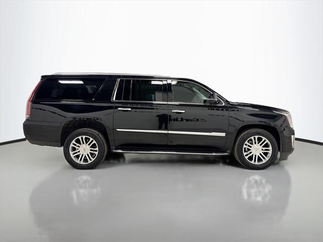 used 2020 Cadillac Escalade ESV car, priced at $31,499