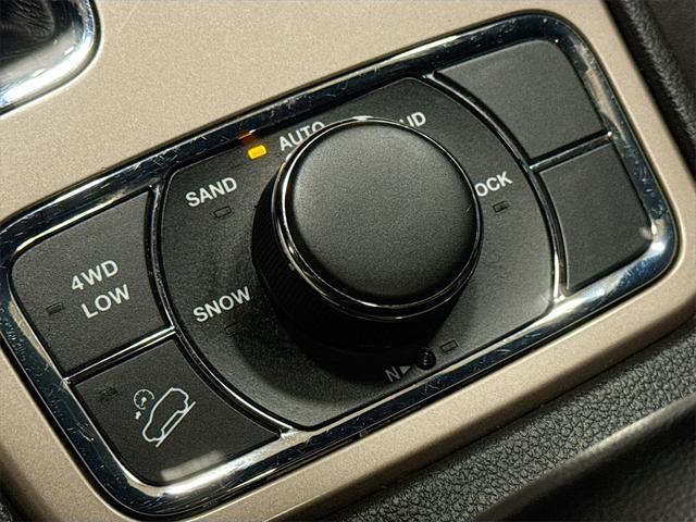 used 2016 Jeep Grand Cherokee car, priced at $11,400