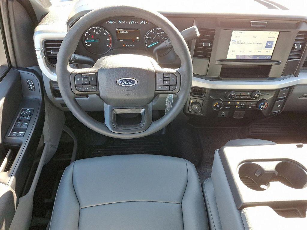 new 2025 Ford F-250 car, priced at $52,620