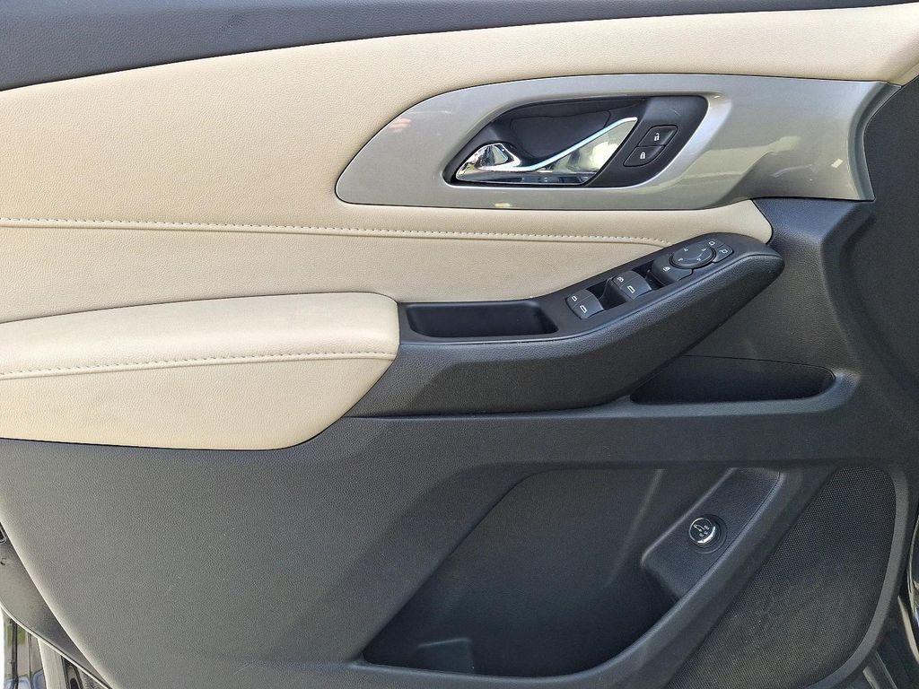used 2022 Chevrolet Traverse car, priced at $28,988