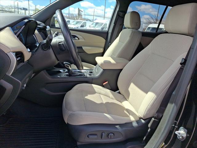 used 2022 Chevrolet Traverse car, priced at $29,988