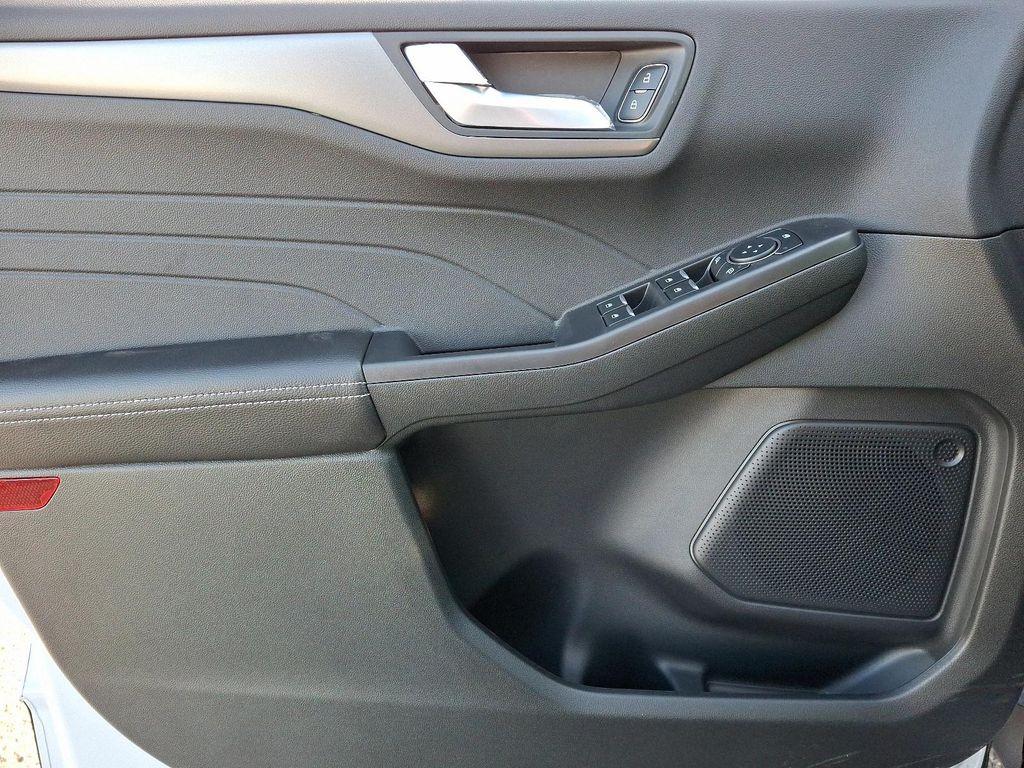 new 2025 Ford Escape PHEV car, priced at $31,113