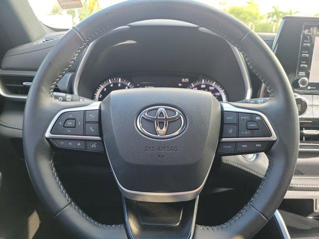 used 2022 Toyota Highlander car, priced at $35,990