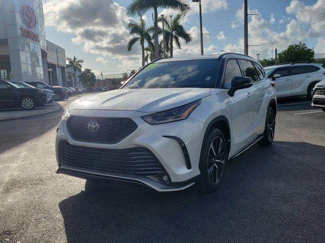 used 2022 Toyota Highlander car, priced at $35,990