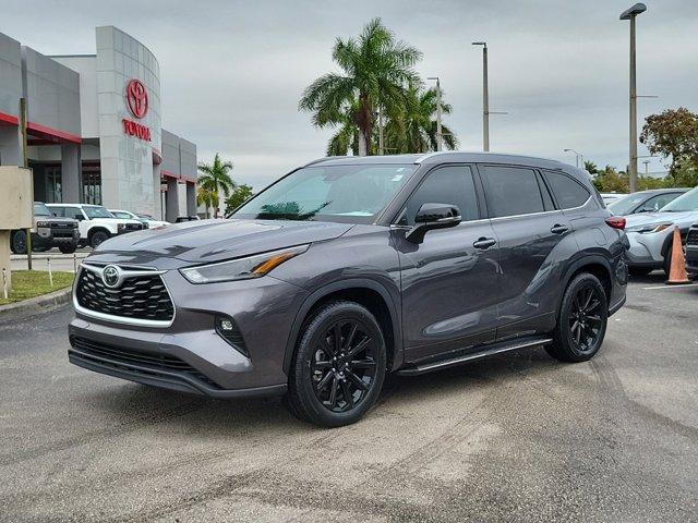 used 2022 Toyota Highlander car, priced at $34,530