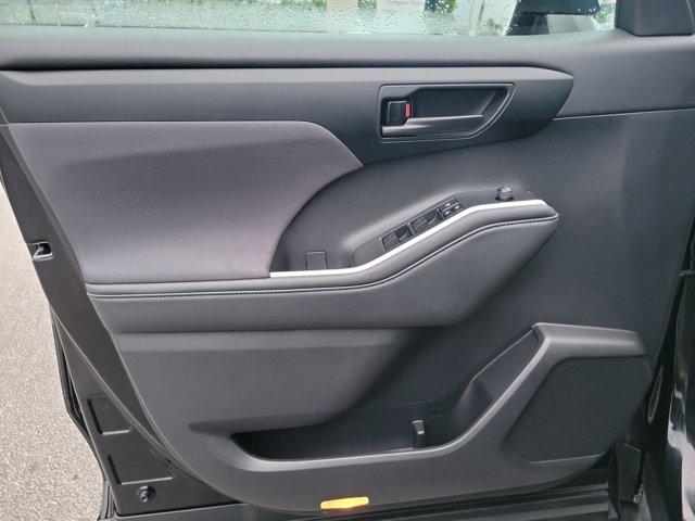 used 2022 Toyota Highlander car, priced at $26,218