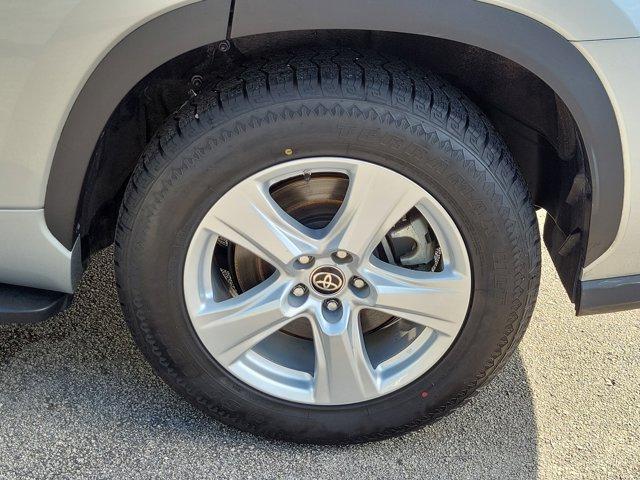 used 2022 Toyota Highlander car, priced at $29,797
