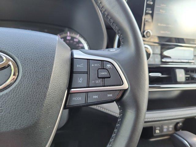 used 2022 Toyota Highlander car, priced at $29,797