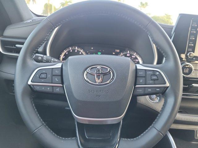 used 2022 Toyota Highlander car, priced at $37,200
