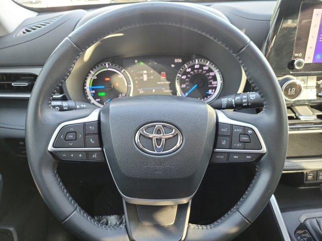 used 2023 Toyota Highlander car, priced at $38,500