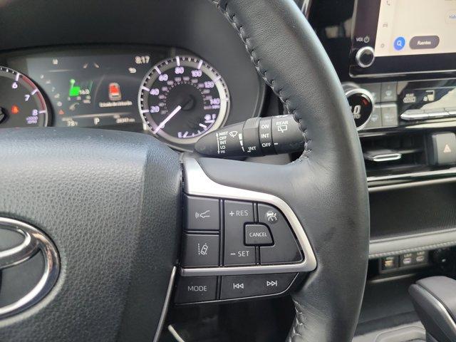 used 2023 Toyota Highlander car, priced at $28,859