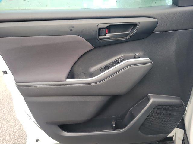 used 2023 Toyota Highlander car, priced at $28,859