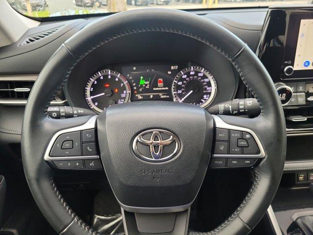 used 2023 Toyota Highlander car, priced at $28,859