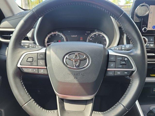 used 2023 Toyota Highlander car, priced at $36,888