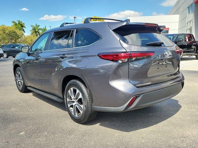 used 2023 Toyota Highlander car, priced at $36,888