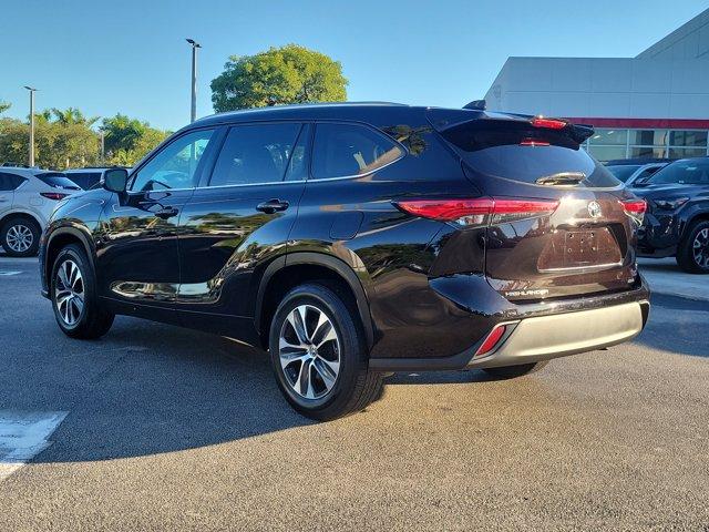 used 2021 Toyota Highlander car, priced at $28,631