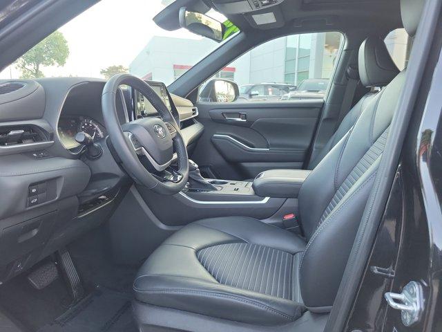 used 2022 Toyota Highlander car, priced at $32,844