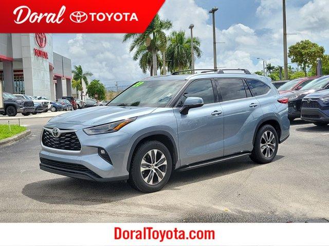 used 2022 Toyota Highlander car, priced at $35,026