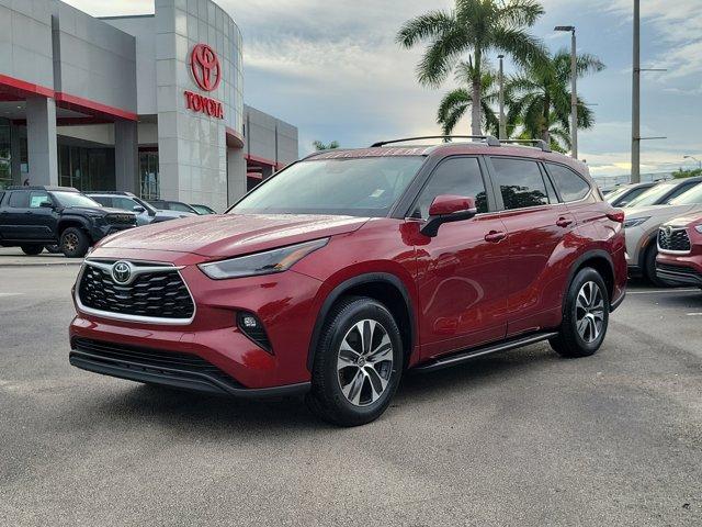 used 2023 Toyota Highlander car, priced at $34,168