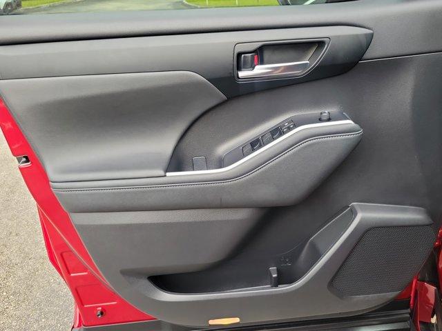 used 2023 Toyota Highlander car, priced at $34,168